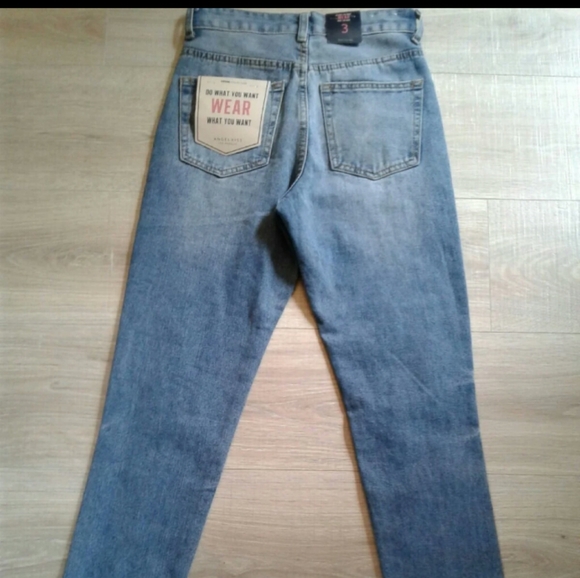 NWT Mom Jeans - Picture 3 of 4